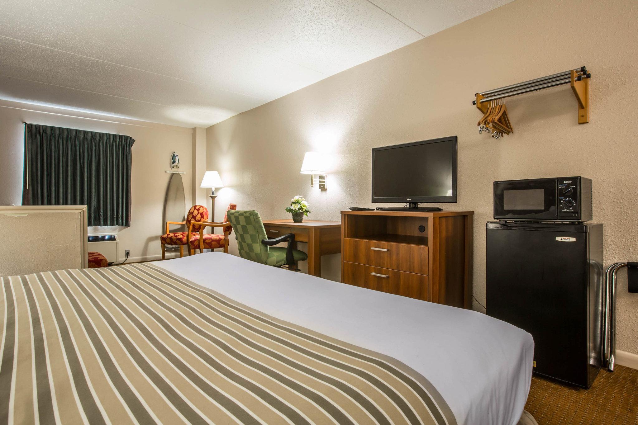 Econo Lodge Inn & Suites At Fort Moore Columbus Esterno foto